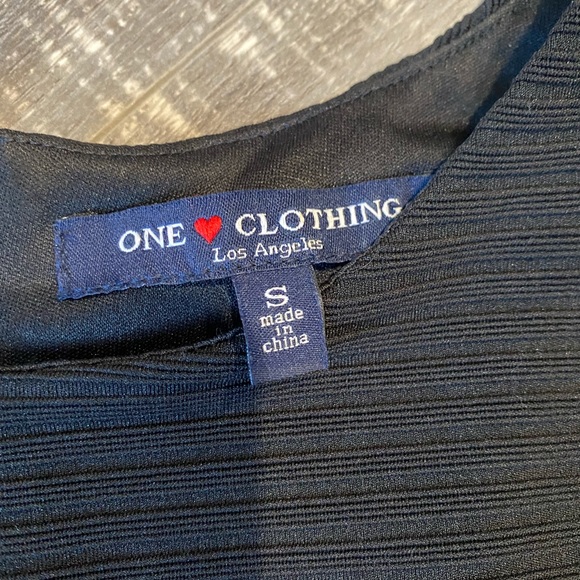 Black crop top - Picture 3 of 3